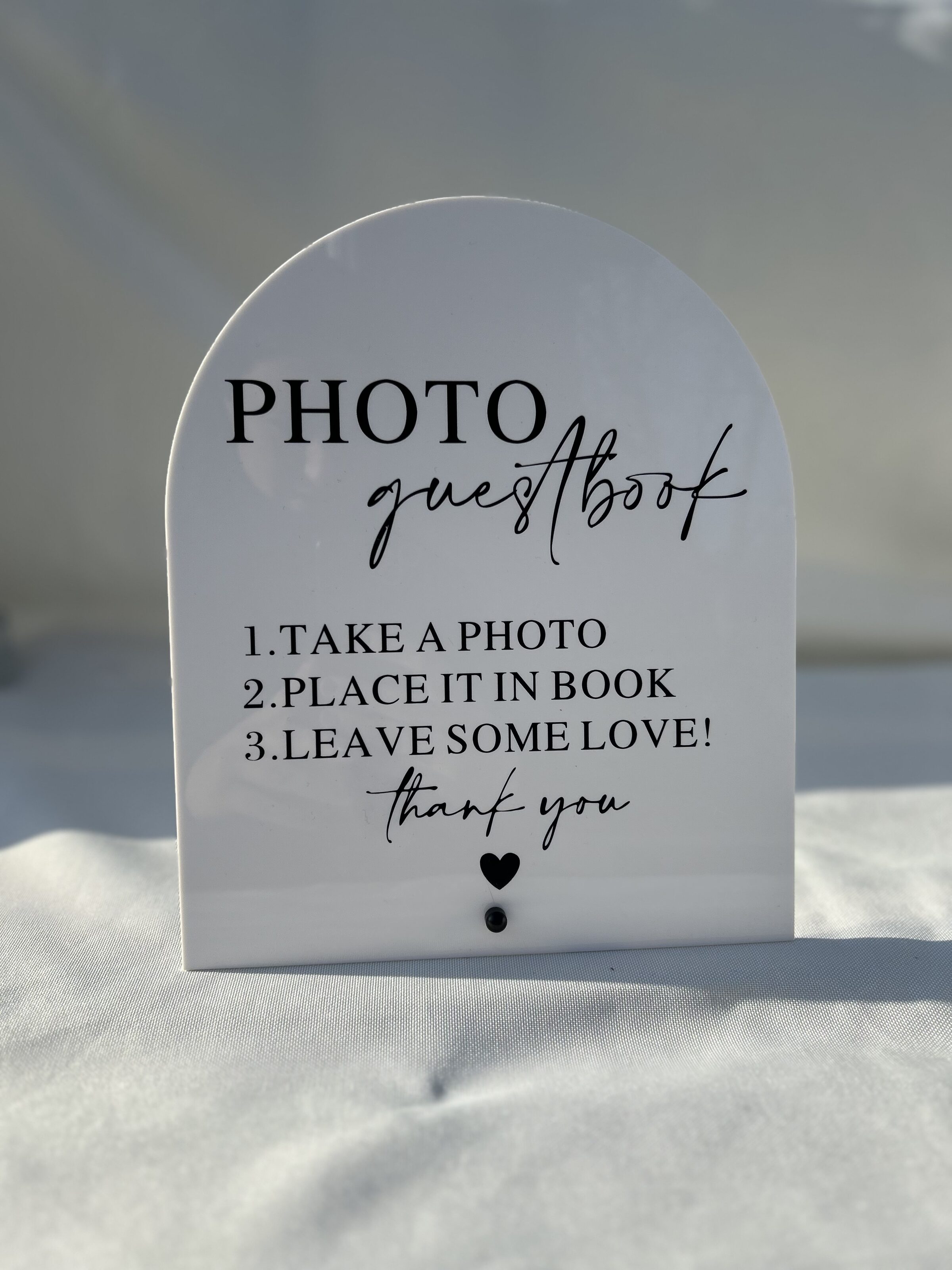 Photo-Guestbook-Aufsteller als Beispiel für angefragte Deko-Details