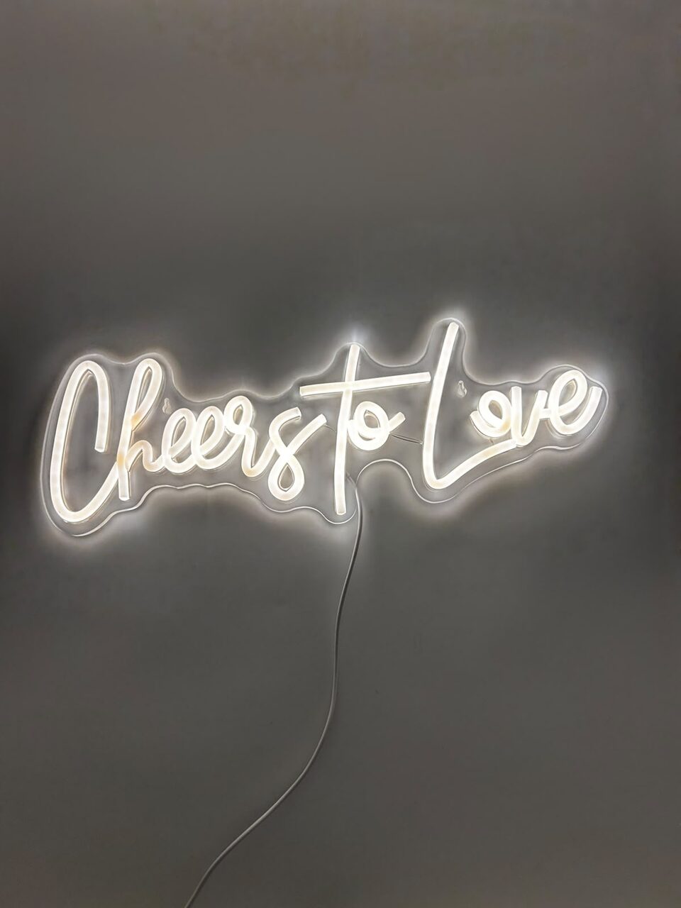 Leuchtschriftzug "Cheers to Love"